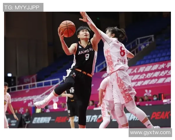 重庆足球队在全国锦标赛中以80分稳居积分榜首位展现强劲实力 重庆足球队在全国锦标赛中以80分稳居积分榜首位展现强劲实力