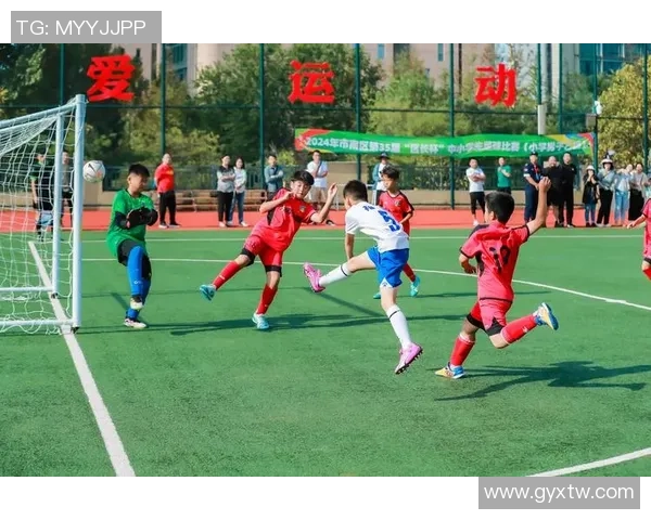 绰号小烟枪的足球明星如何在绿茵场上展现独特魅力与风采 绰号小烟枪的足球明星如何在绿茵场上展现独特魅力与风采