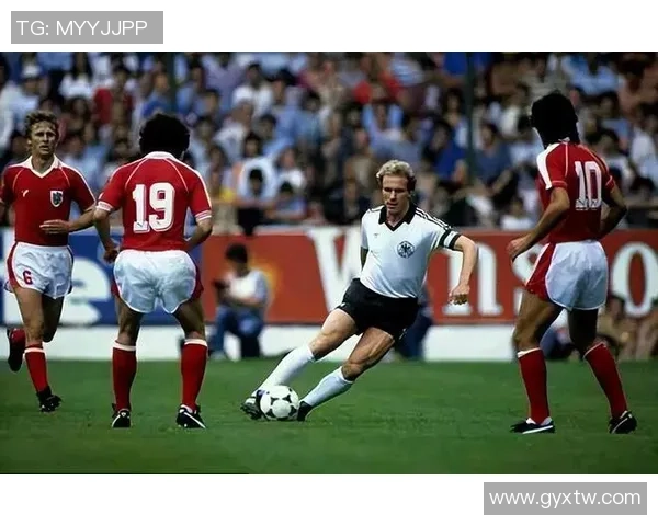 足球明星不为人知的黑历史照片揭示他们的另一面与真实生活故事